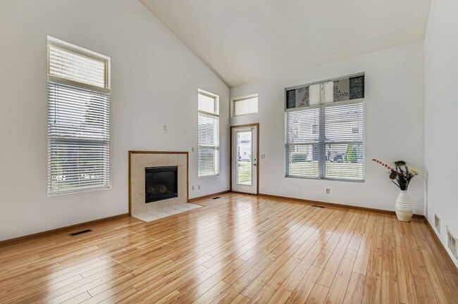 Building Photo - 4579 Half Moon Dr