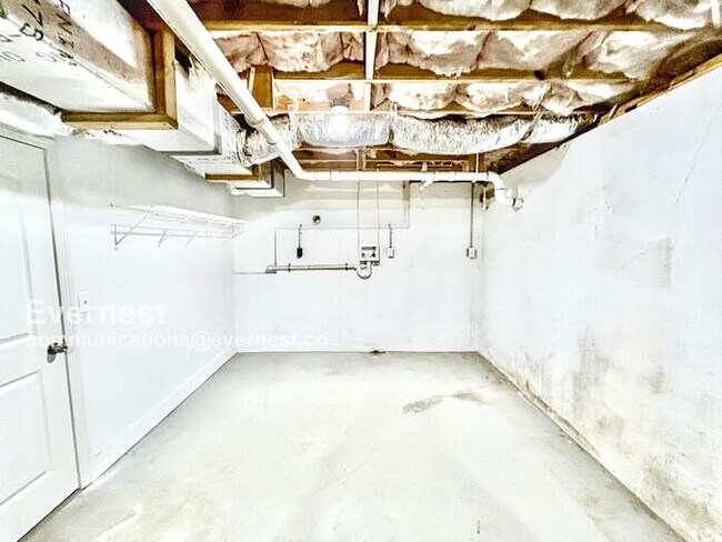 Building Photo - 170 Hickory Ln