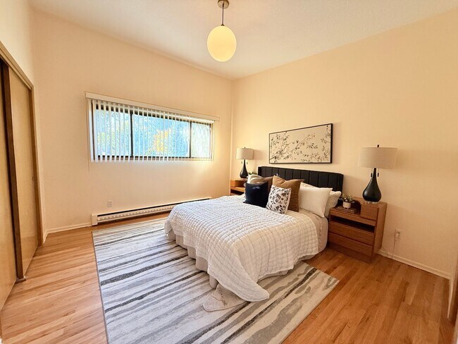 Building Photo - Charming 2 Bedroom Condo in SW Portland!