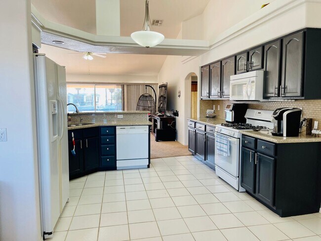 Building Photo - Fully Furnished Lakefront Short-Term Renta...