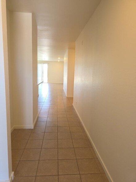 Building Photo - 18085 W Elm St