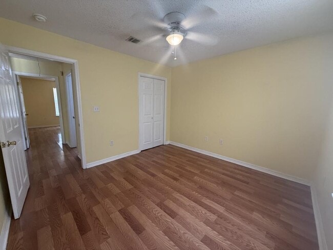 Building Photo - 535 N Forest Dr