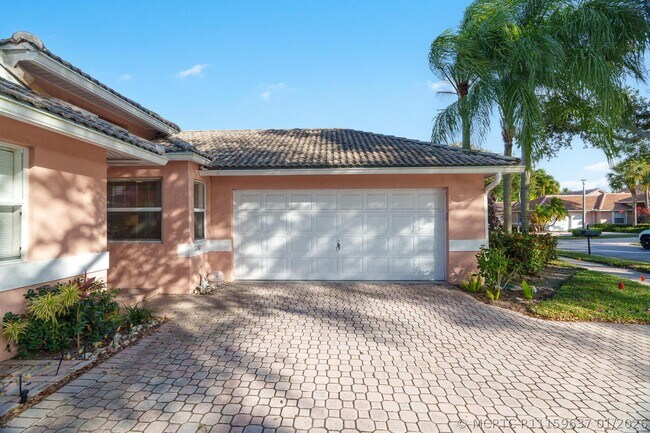 Building Photo - 5260 Grande Palm Cir