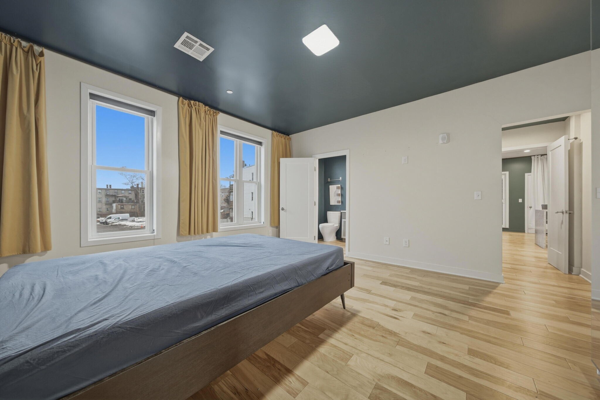 Building Photo - 186 Paris St