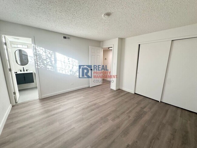 Building Photo - 9110 E Girard Ave