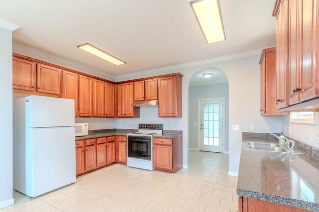 Building Photo - 3 bed, 2.5 bath brick home across from Ted Rhodes Golf Course