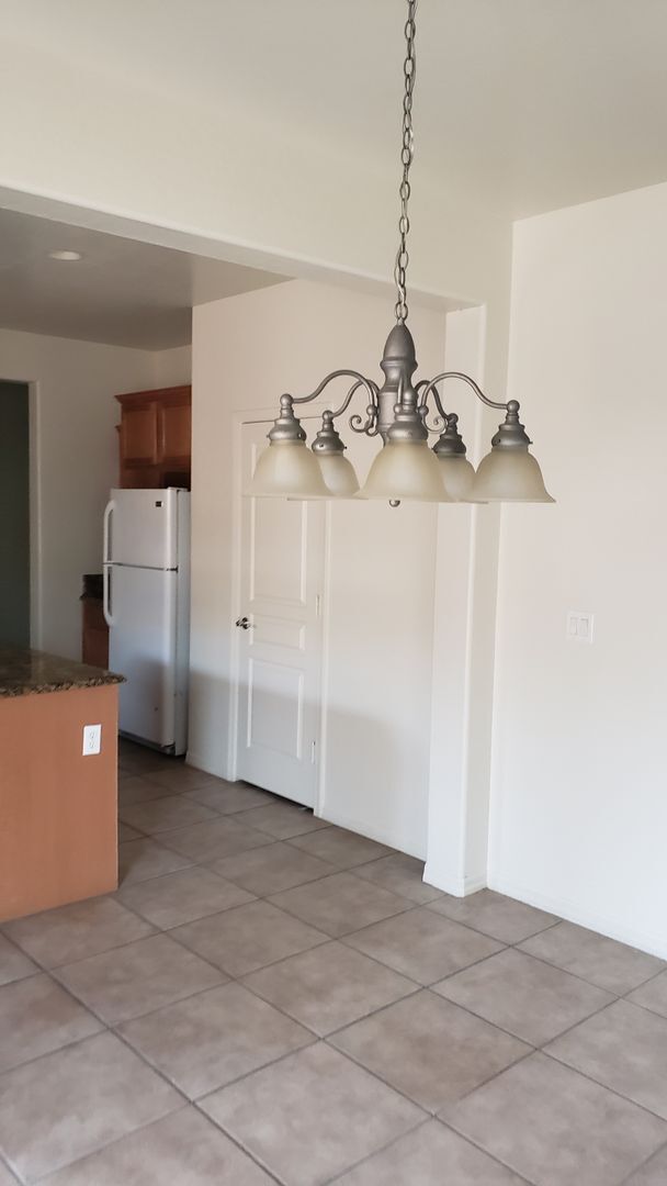 Building Photo - Spacious floorplan