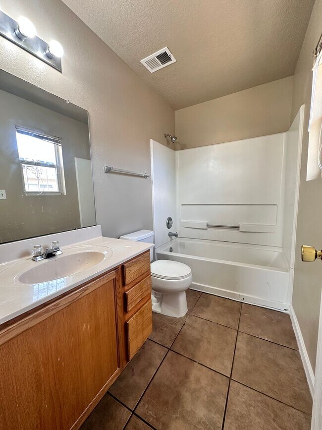 Building Photo - 3 Bedroom 2 Bathroom with 2 Car Garage