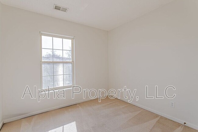 Building Photo - 119 Waterford Park Dr