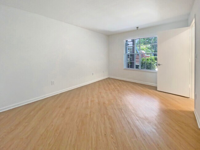 Building Photo - 1345 Crystal Way