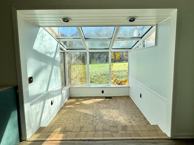 Building Photo - 1422 Old Peachland Rd