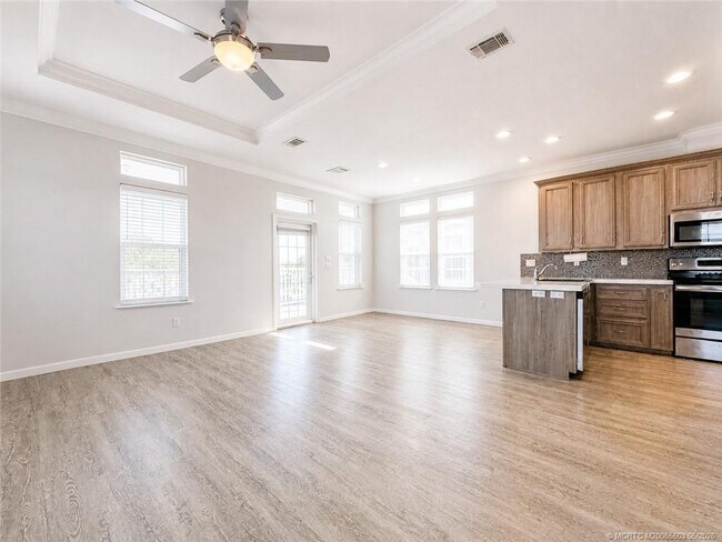Building Photo - 252 NE Ebbtide Way