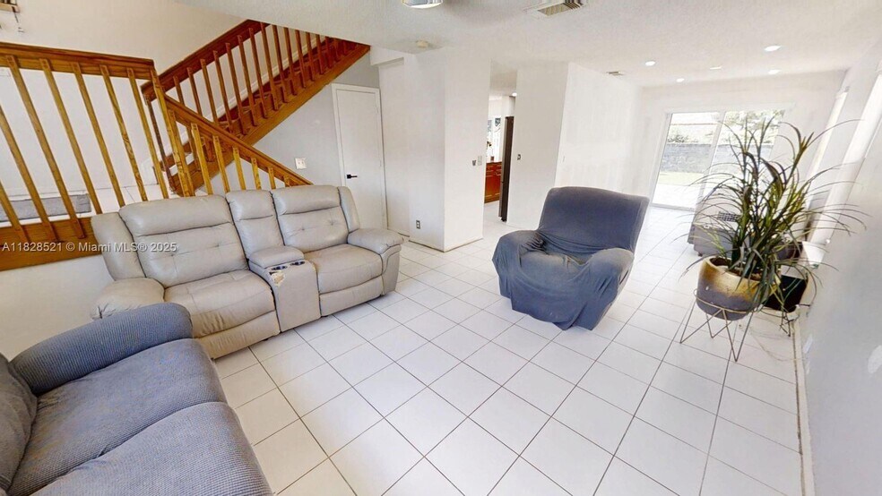 Building Photo - 8422 SW 44th Pl