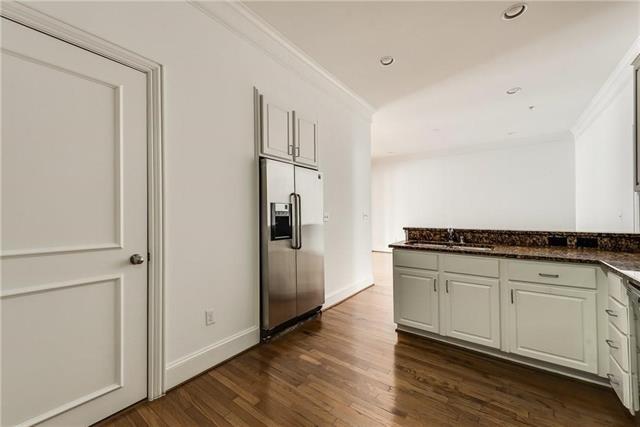 Building Photo - 2885 Woodside St