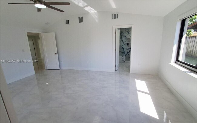 Building Photo - 216 Shadow Way