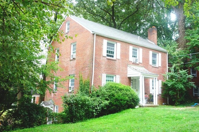 Building Photo - 8409 Greenwood Ave