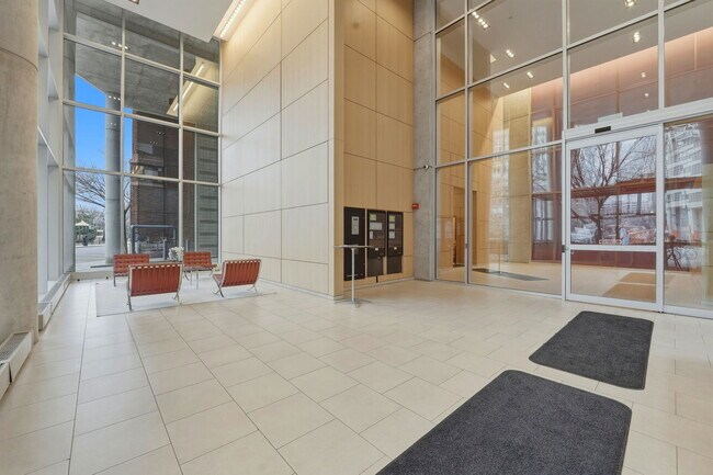 Building Photo - 510 W Erie St