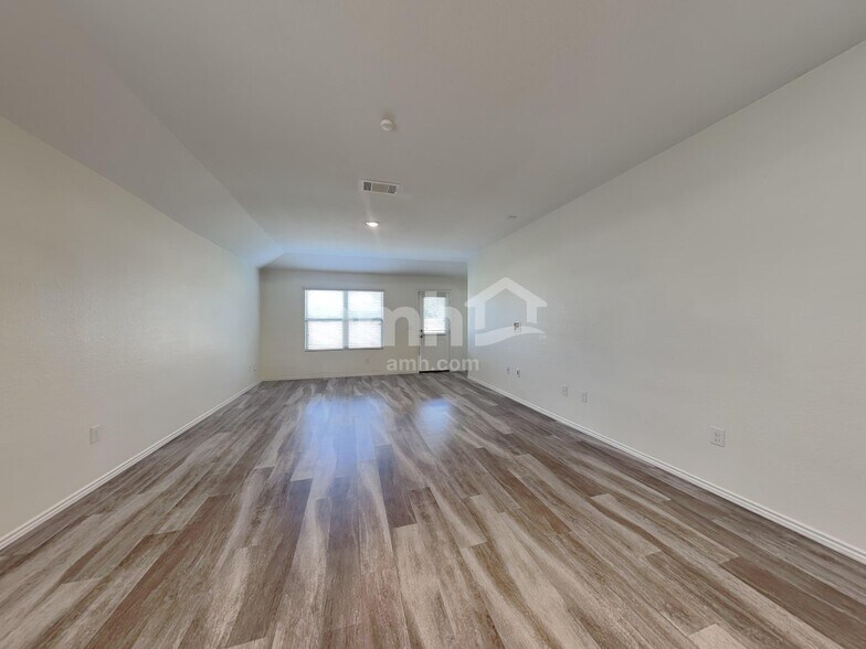 Building Photo - 5900 Bell Tower Ln