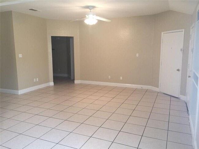 Building Photo - MOVE IN SPECIAL!!!! Cedar Hill home featur...