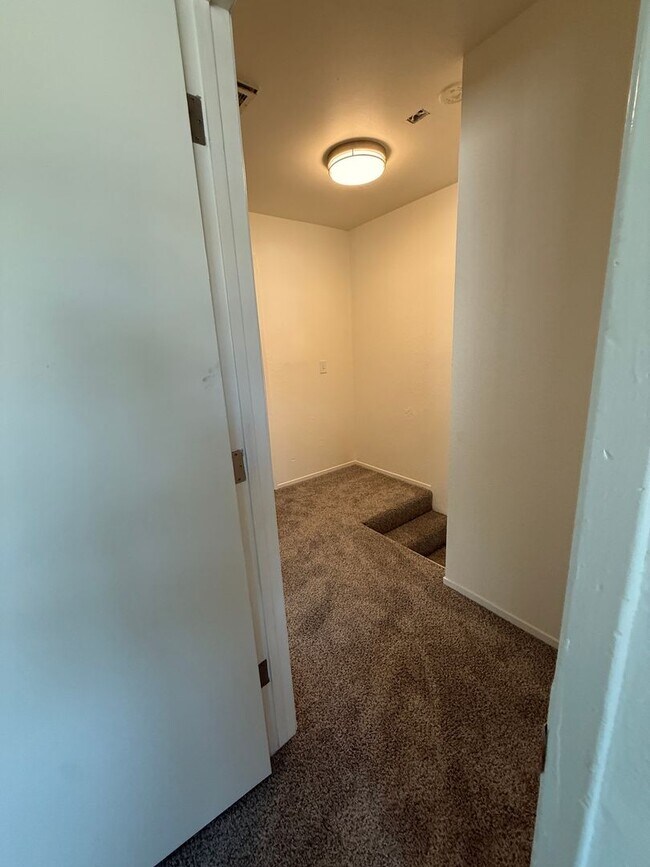 Building Photo - 2 Bed / 1 Bath Townhouse-Style Unit — Auburn Greens