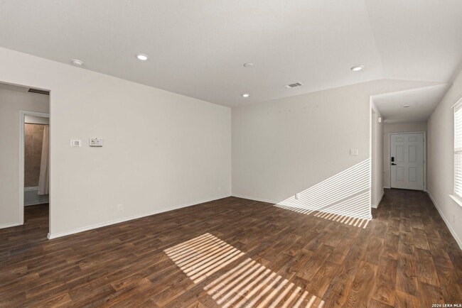 Building Photo - 3 Bedroom/2 Bath Redbird Ranch Subdivision