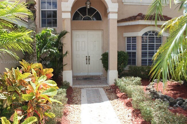 Building Photo - 2568 Jardin Dr