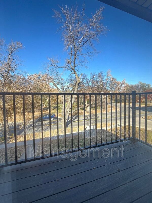 Building Photo - 3405 Holdrege St