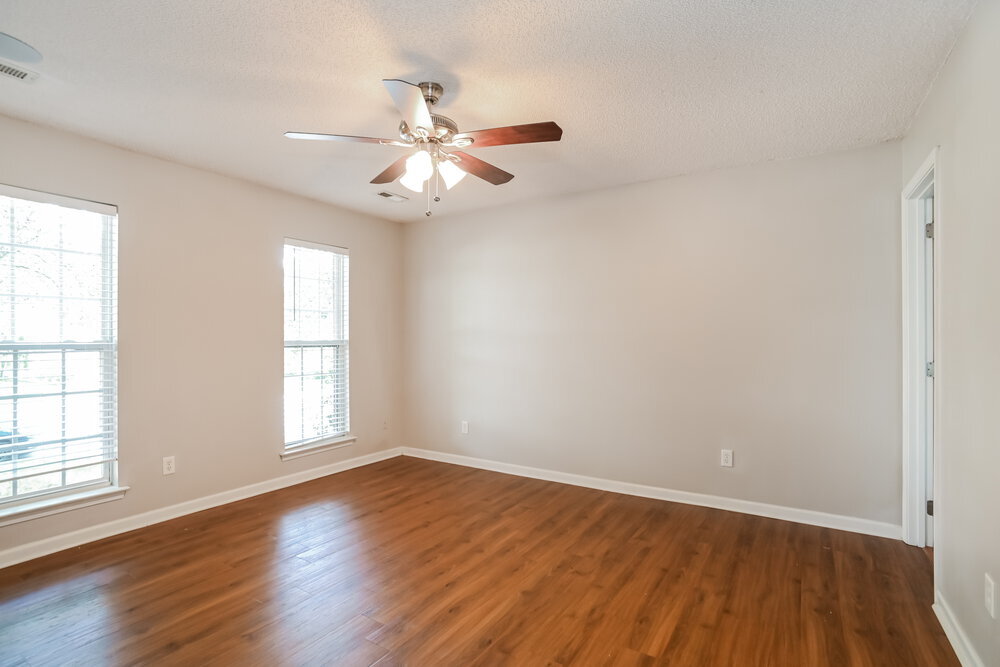 Building Photo - 9928 Peppermint Ln