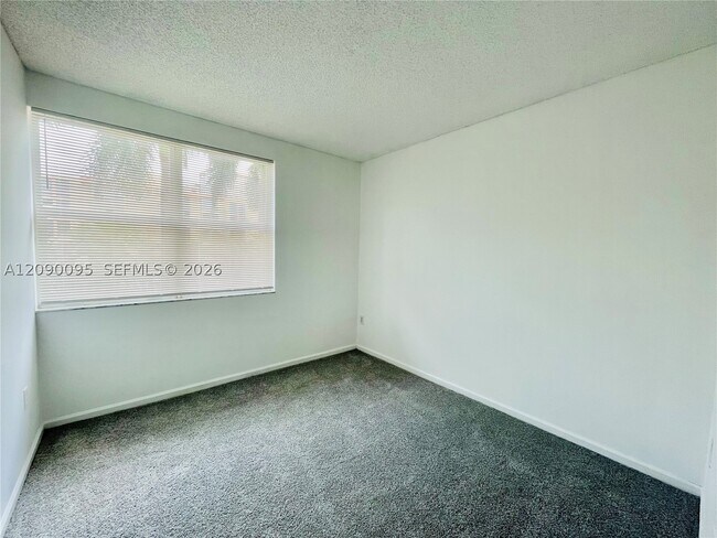 Building Photo - 17125 N Bay Rd