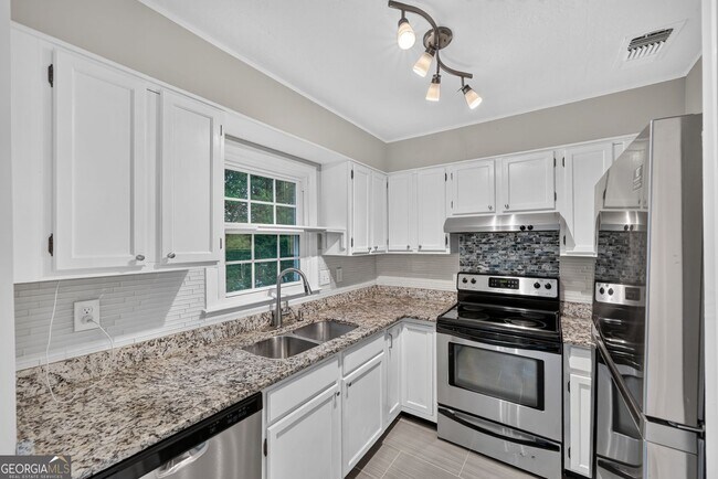 Building Photo - 226 High Creek Dr