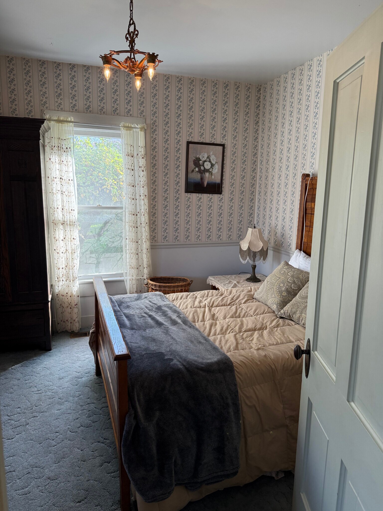 Building Photo - 104 S 1st St