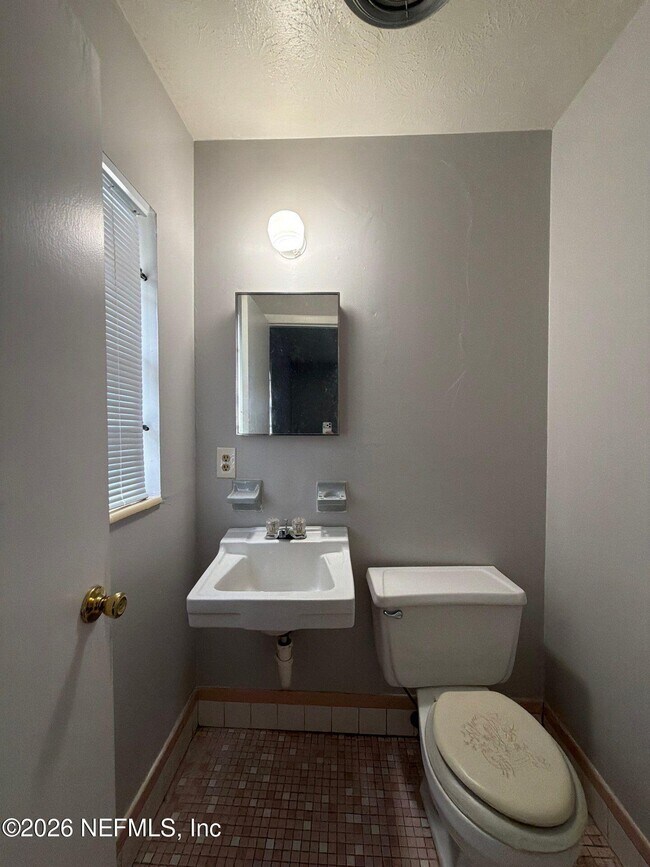 Building Photo - 3962 Winton Dr