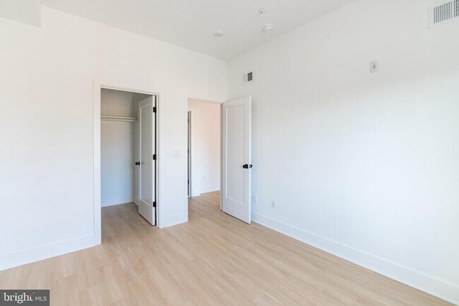 Building Photo - 4200 Lancaster Ave