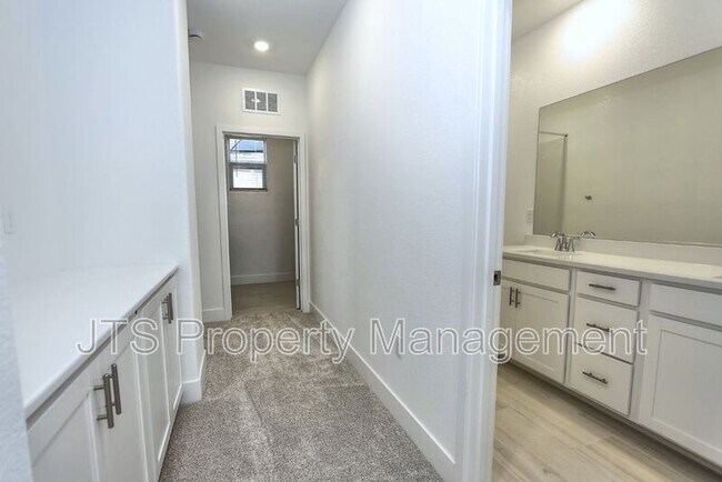 Building Photo - 4364 Greenshank Cir