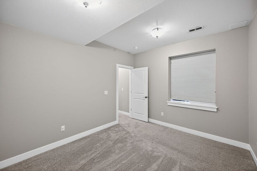 Building Photo - 1750 W 40th Ave