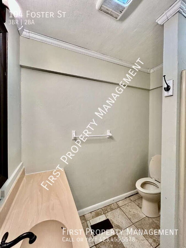 Building Photo - 104 Foster St