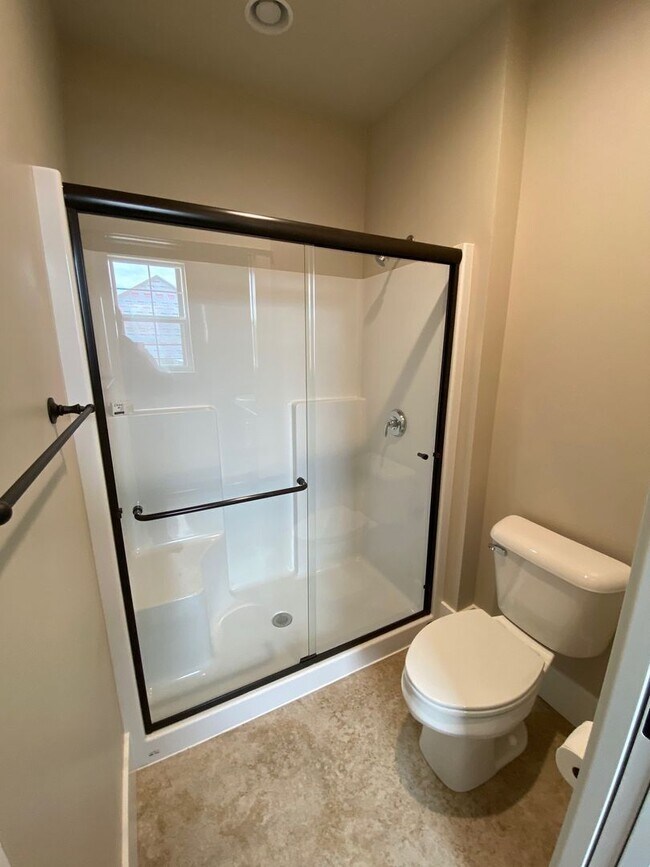 Building Photo - Beautiful 3-Bed, 2-Bath Home in The Arbors Subdivision