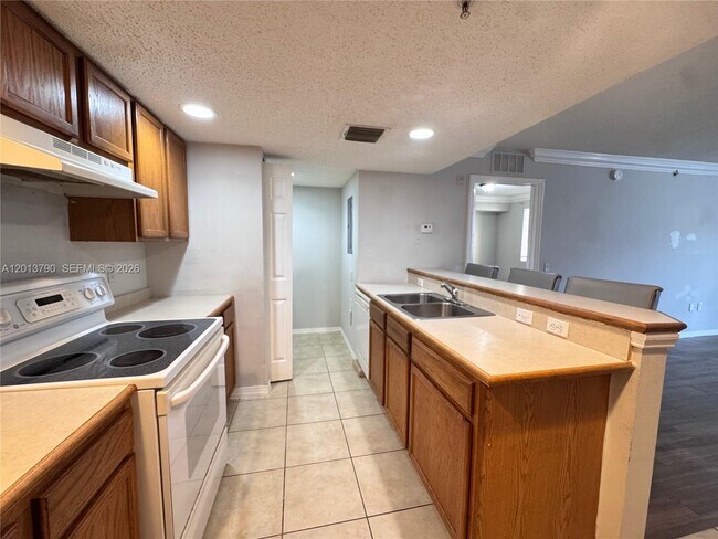 Building Photo - 9909 Westwood Dr