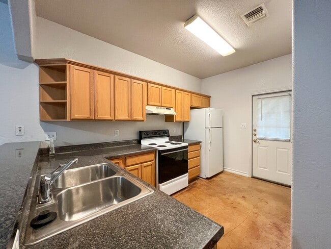 Building Photo - 1080 Rainbow Dr