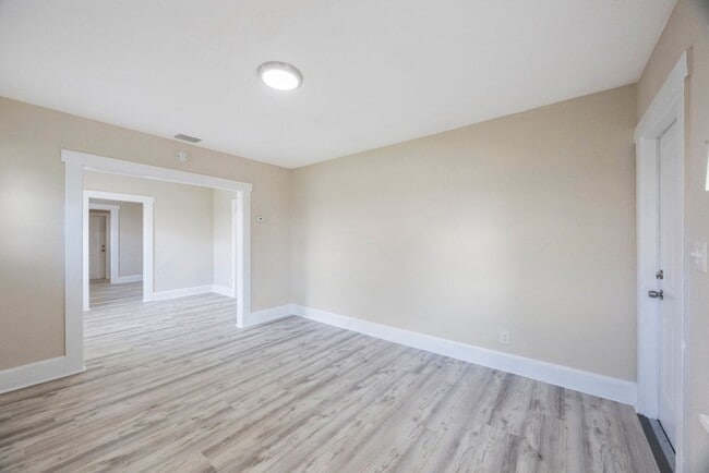 Building Photo - Cosy 2 bedroom 1 bath home with nice size ...