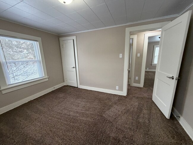 Building Photo - 2501 Oakridge Rd