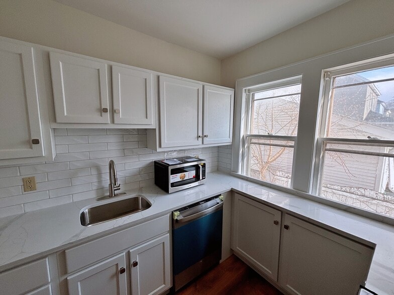 Building Photo - 201 Lillian Ave