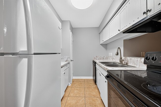 Building Photo - 7703 Moonmist Dr