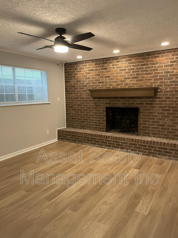 Building Photo - 608 Augustan Ln