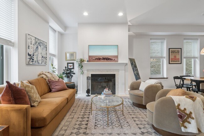 Building Photo - 1667 N Bissell St