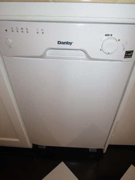 Building Photo - 325 Cochran Ave