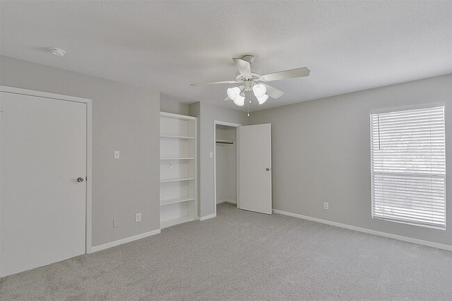 Building Photo - 12955 Woodforest Blvd
