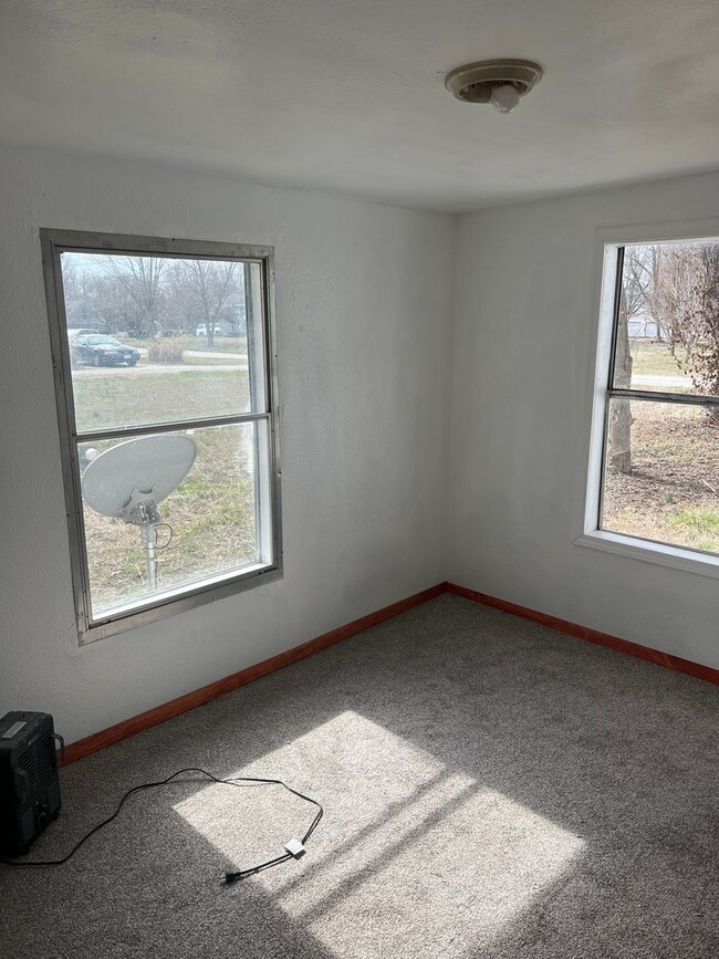 Building Photo - 2 bedroom, 1.5 bath home in Brookline
