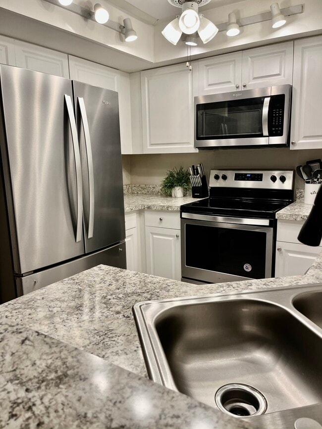 Building Photo - 4137 Crossroads Pl