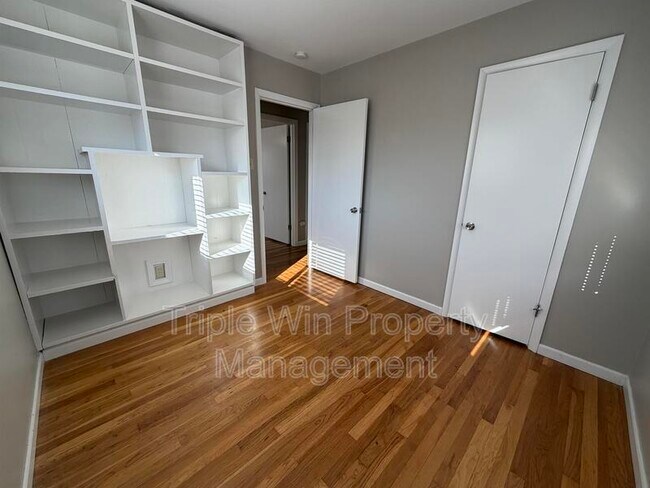 Building Photo - 10191 Mayfair Dr